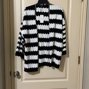 NWT Current Air Los Angeles black and white open cardigan size M.